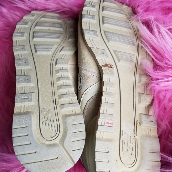 New Balance White Beige Suede Sneaker size 8 wl696wpb - Picture 2 of 5